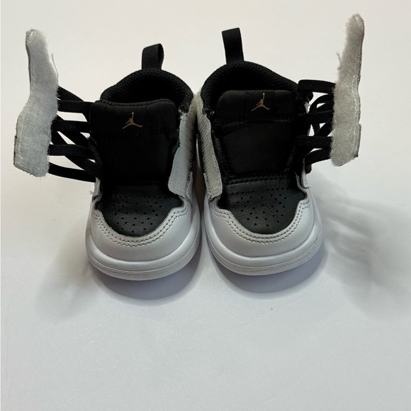 Jordan Baby Black and White Sneakers 3C - Picture 6 of 8